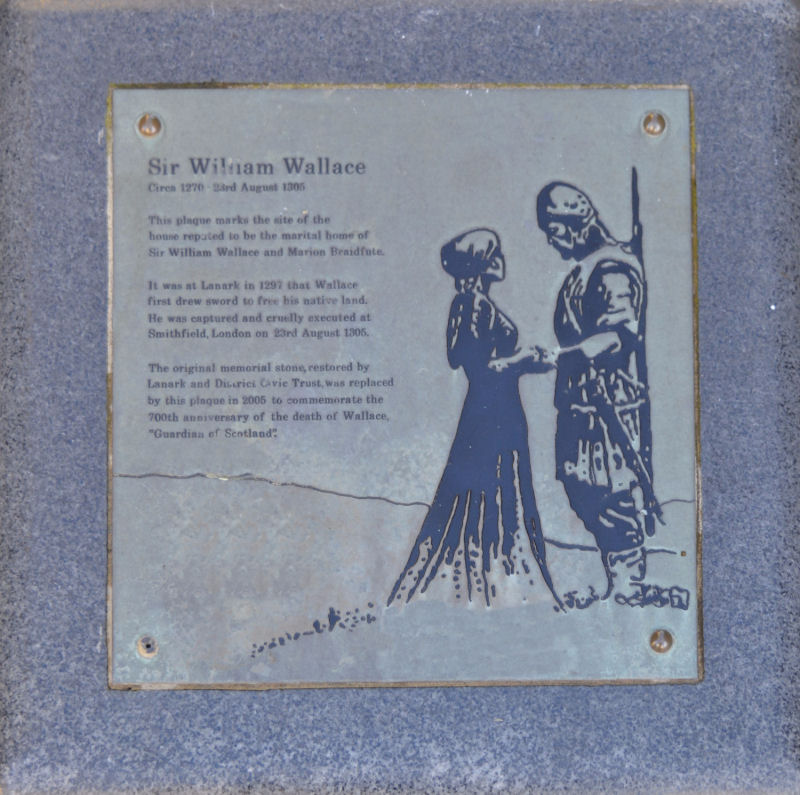Photo of William Wallace memorial plaque in Castlegate, Lanark